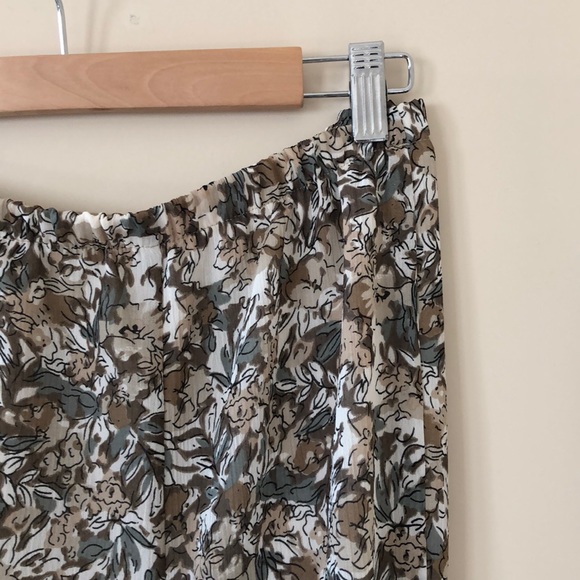 torrid Dresses & Skirts - Worn Once A-Line Neutral Floral Midi Skirt